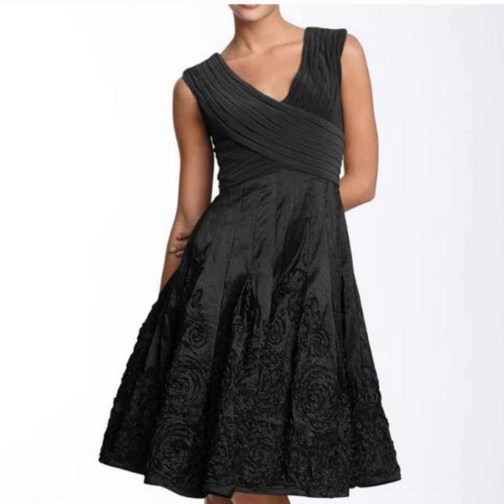 Adrianna Papell Evening Cocktail Party Dress Black Pleated Ribbon Taffeta Size 2
